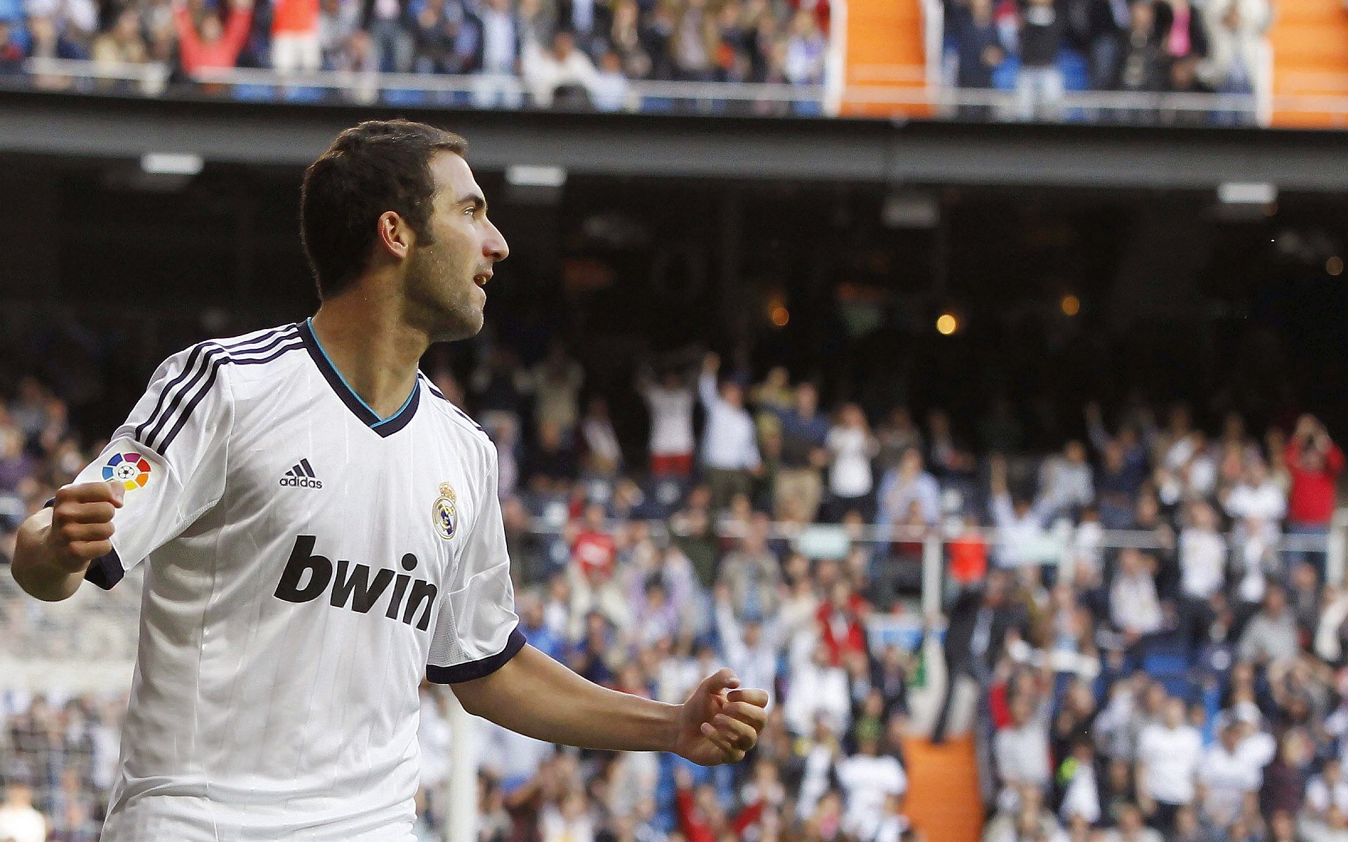 亚洲杯国足惨败 球迷期待教练调整阵容，2021亚洲杯国足阵容