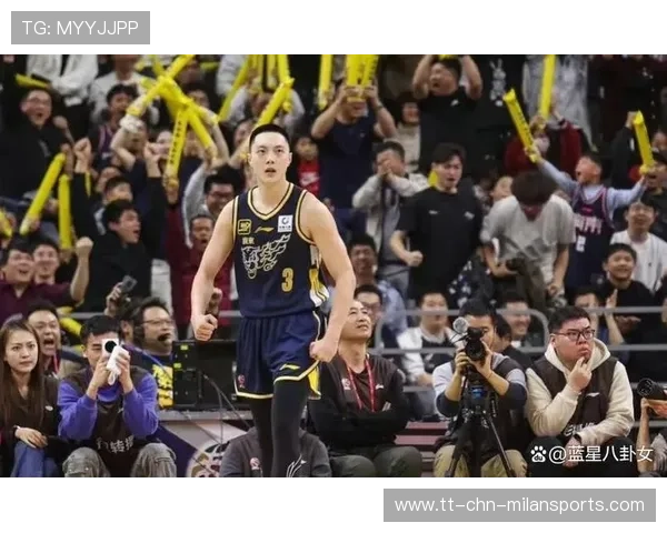 NBA后卫转身急停跳投:终结比赛的完美瞬间 NBA后卫转身急停跳投:终结比赛的完美瞬间